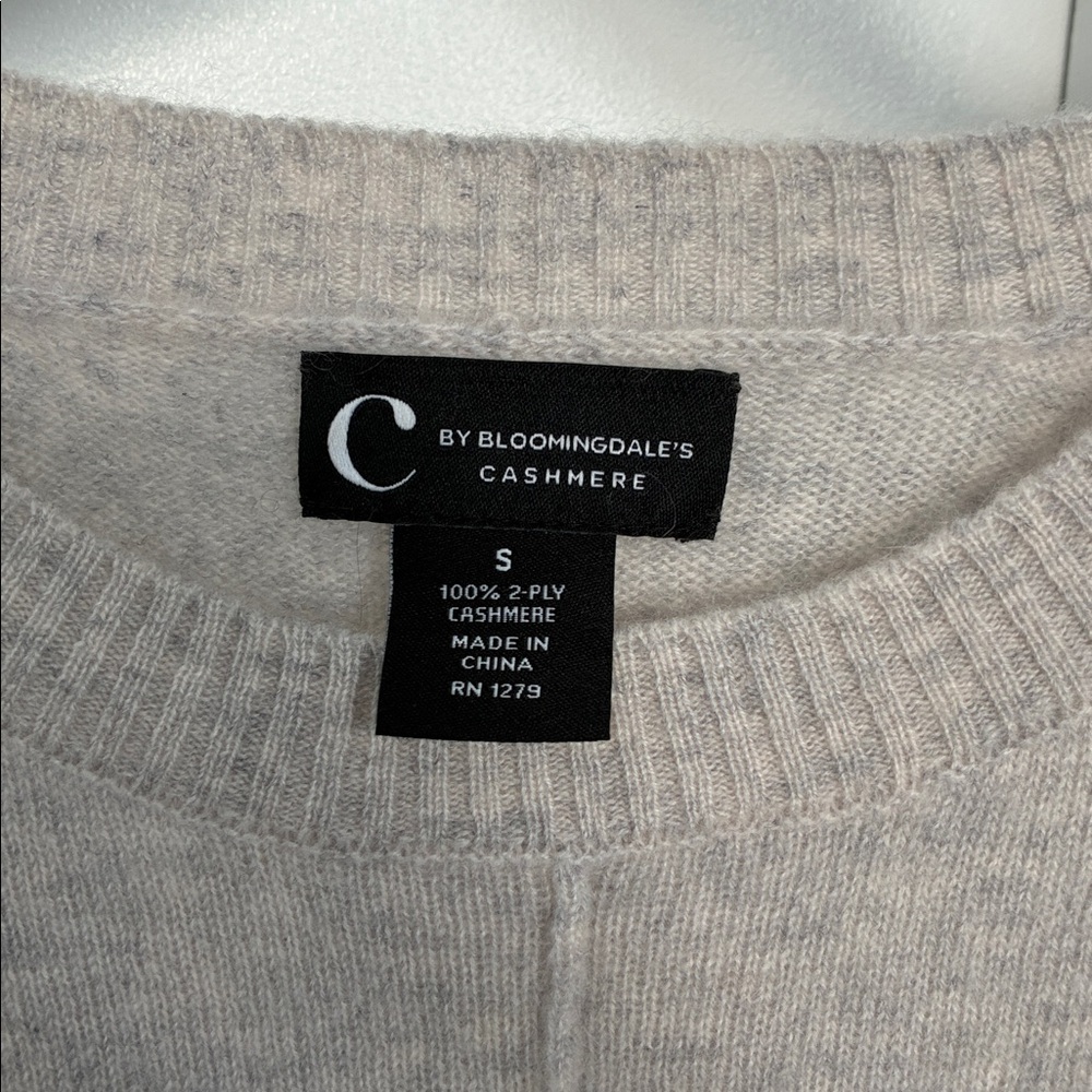 Bloomingdale's Pale Heather Gray Crewneck Sweater - Picture 4 of 5